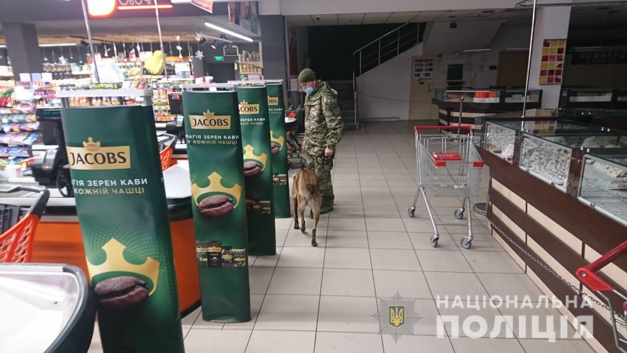 В Харькове искали взрывчатку в самолетах и торговом центре.